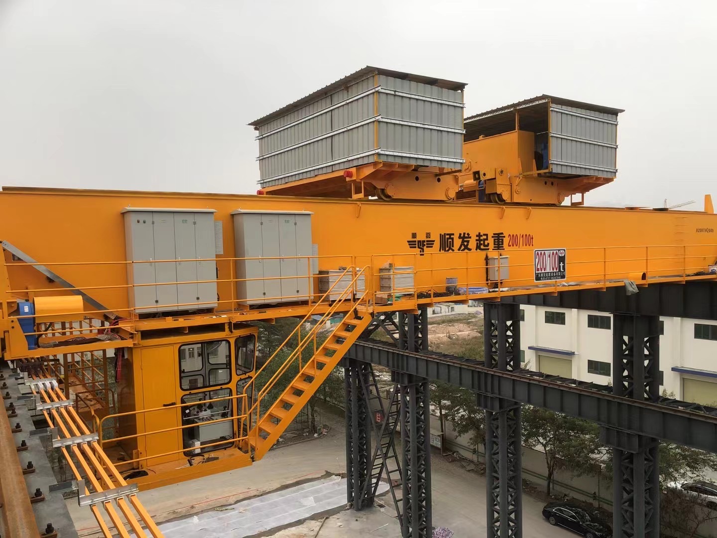 200/100噸起重機